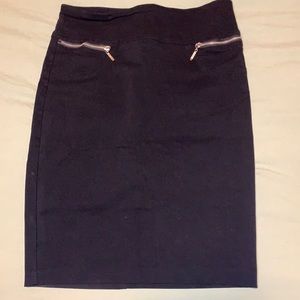 ✨Only worn once✨ black zipper pocket pencil skirt!